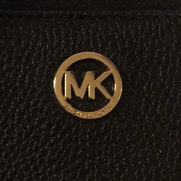 Michael Kors Black Pebbled zip-up wallet - Picture 2 of 8